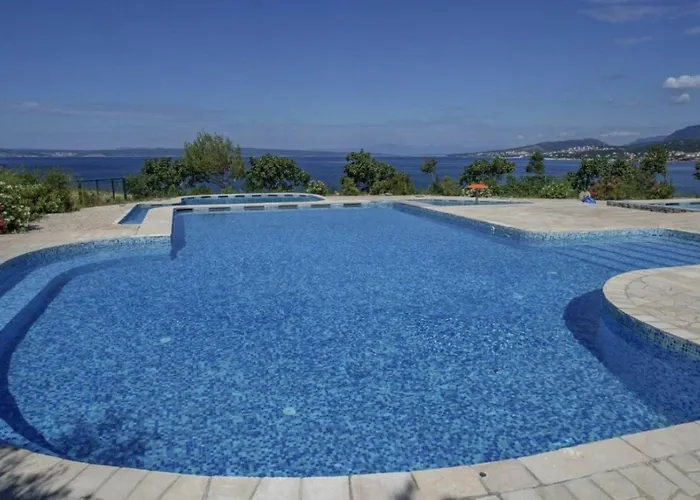 Aldeamento Turístico Adriastay 360 *